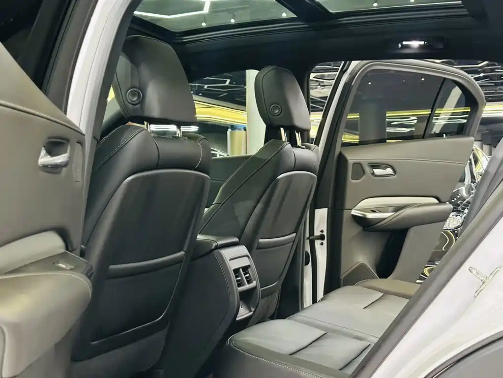Cadillac XT4 — миниатюра 6