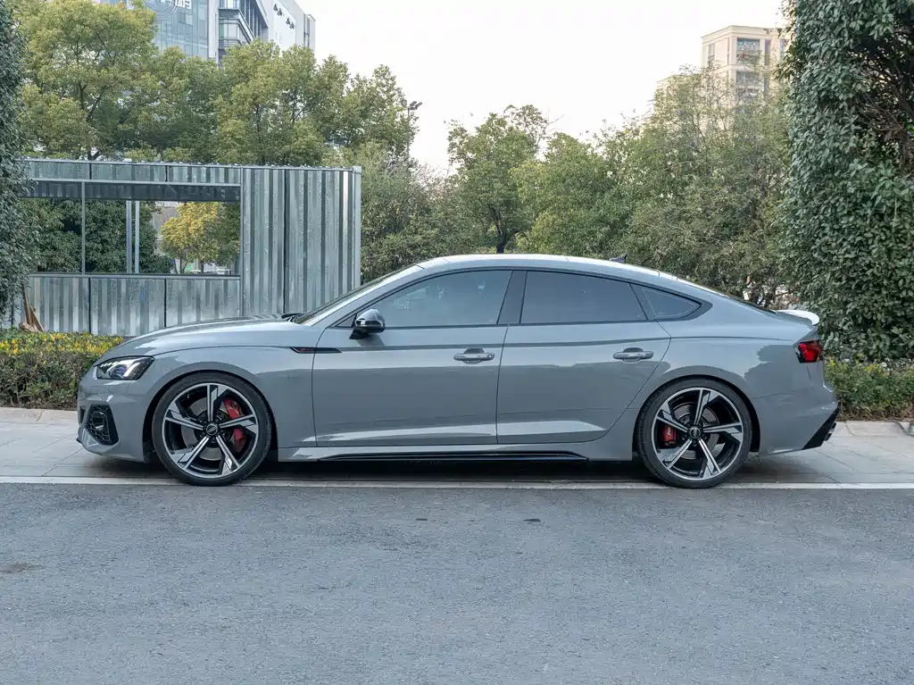 AUDI RS 5