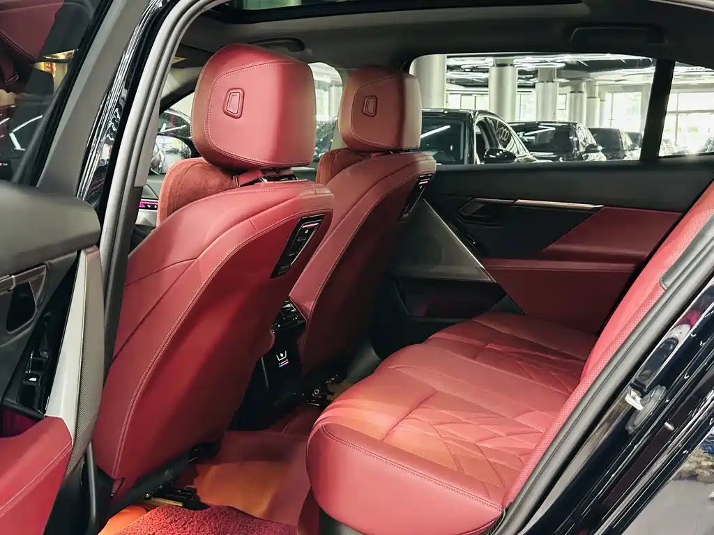 BMW 5 Series — миниатюра 6