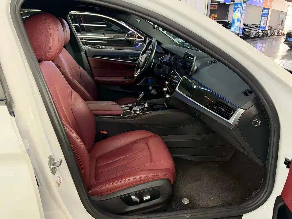 BMW 5 Series — миниатюра 7