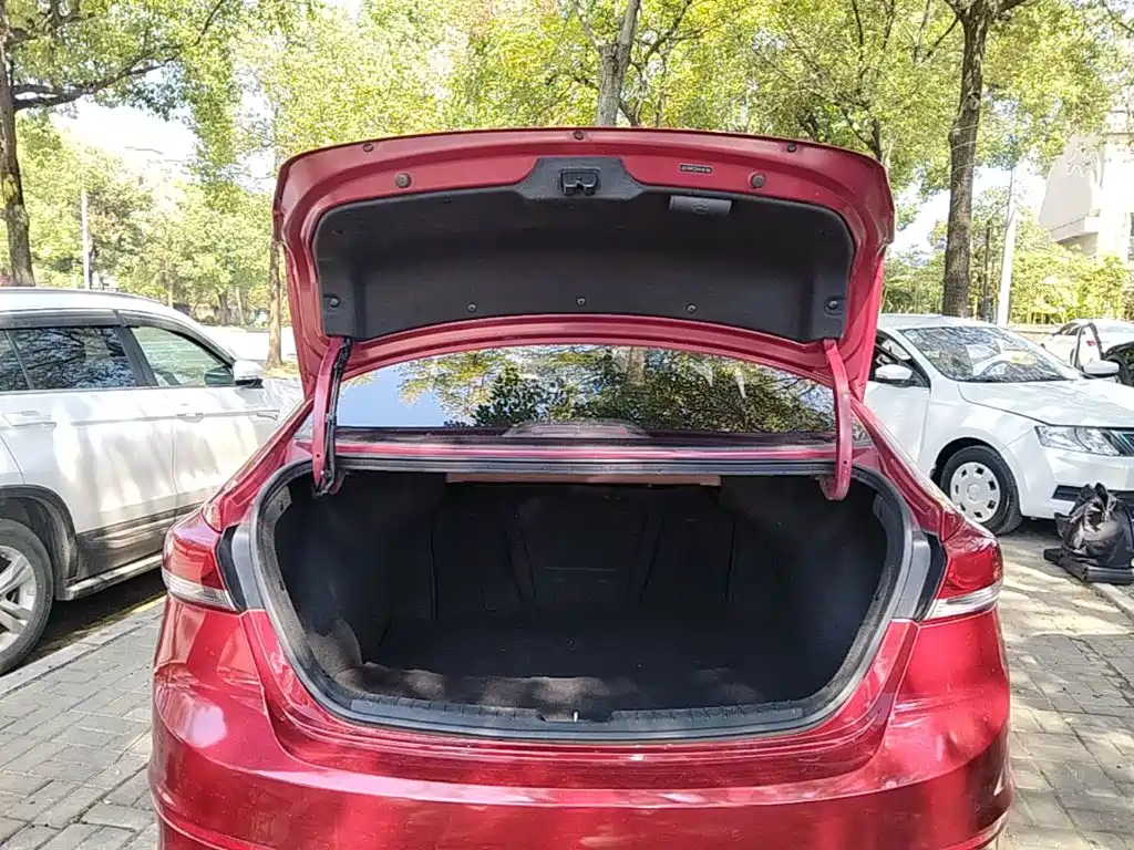 Hyundai Elantra — миниатюра 19