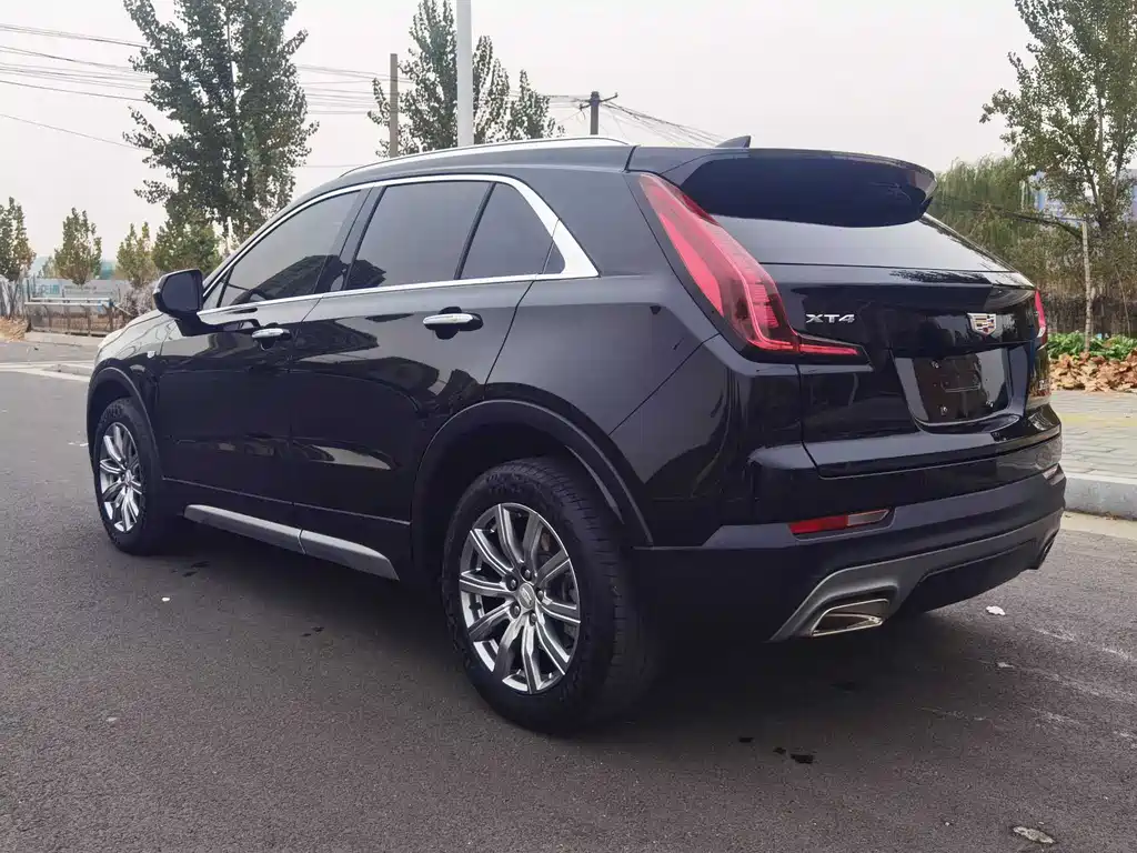 CADILLAC XT4