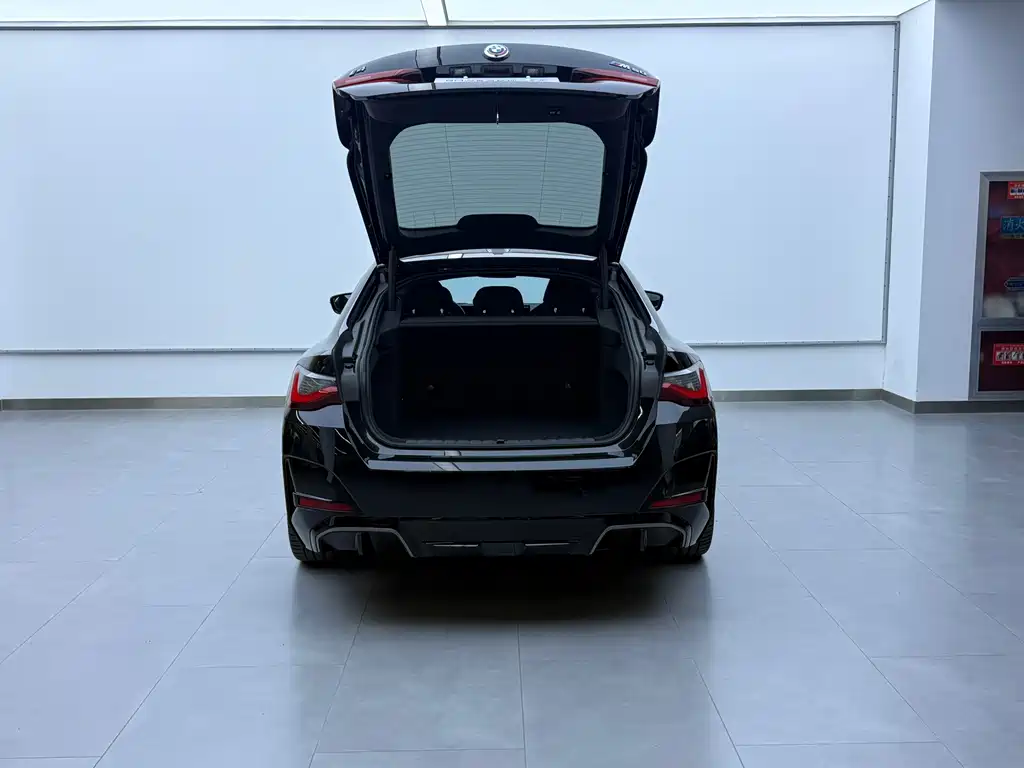 BMW i4 — миниатюра 7