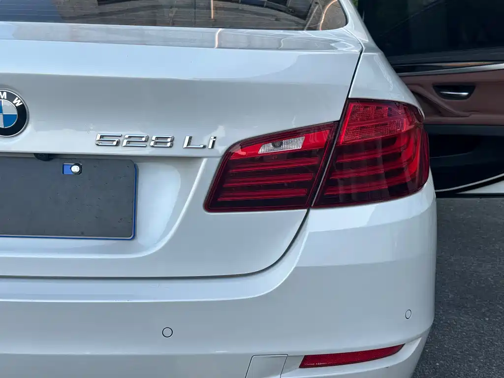 BMW 5 Series — миниатюра 18