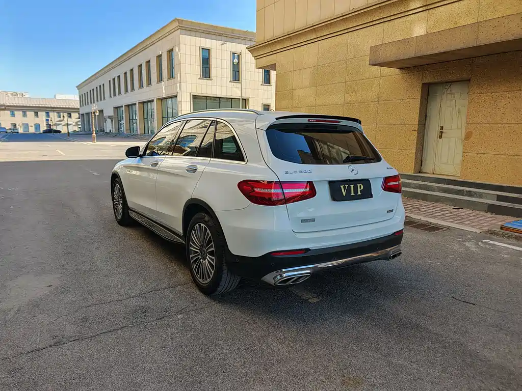 MERCEDES-BENZ GLC