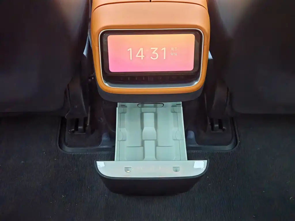 Xiaomi YU7 — миниатюра 15