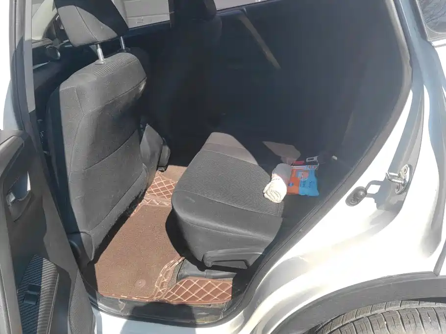 Toyota RAV4 — миниатюра 11