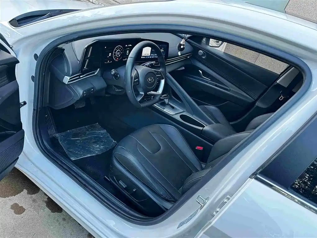 Hyundai Elantra — миниатюра 4