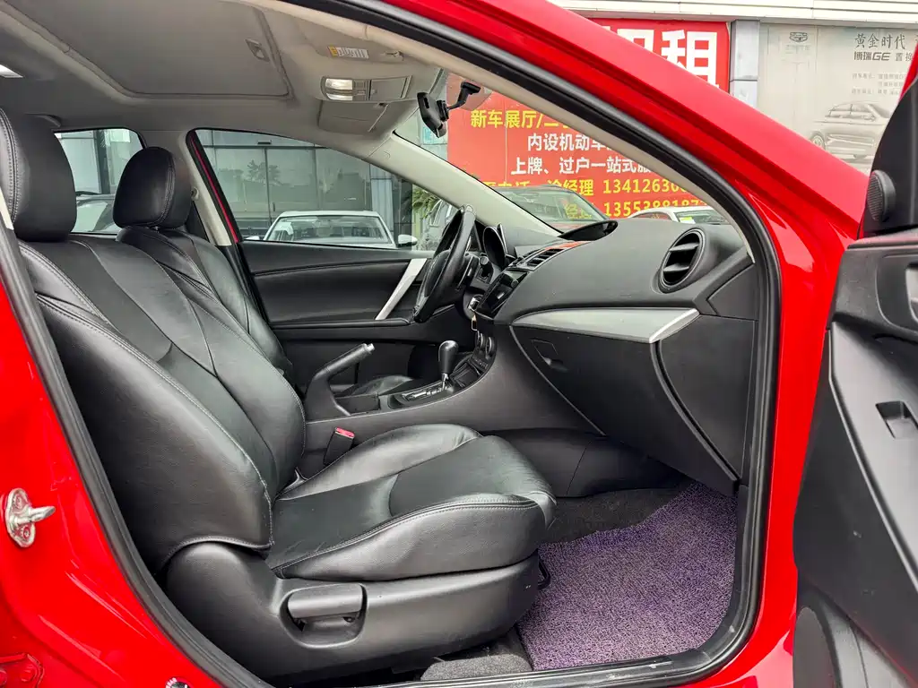 Mazda Mazda3 3 2012 2.0L AT Luxury