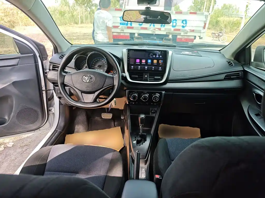 Toyota Yaris L — миниатюра 10