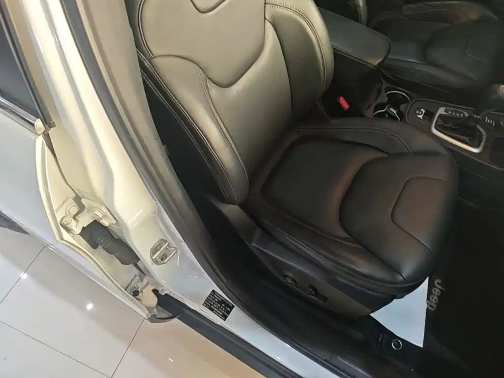 Jeep Cherokee — миниатюра 25