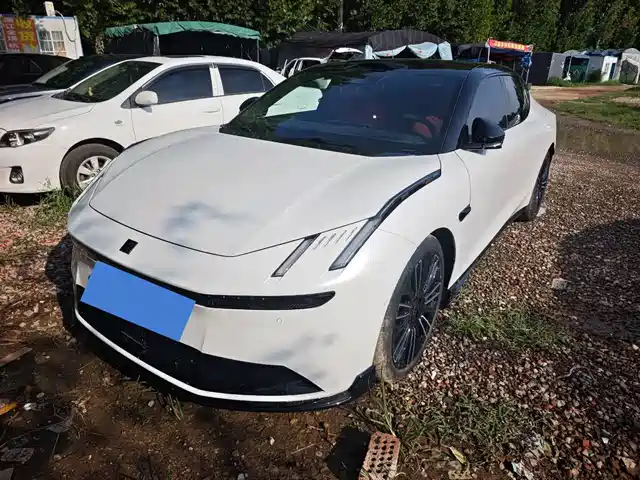 2025 Lynk & Co 10