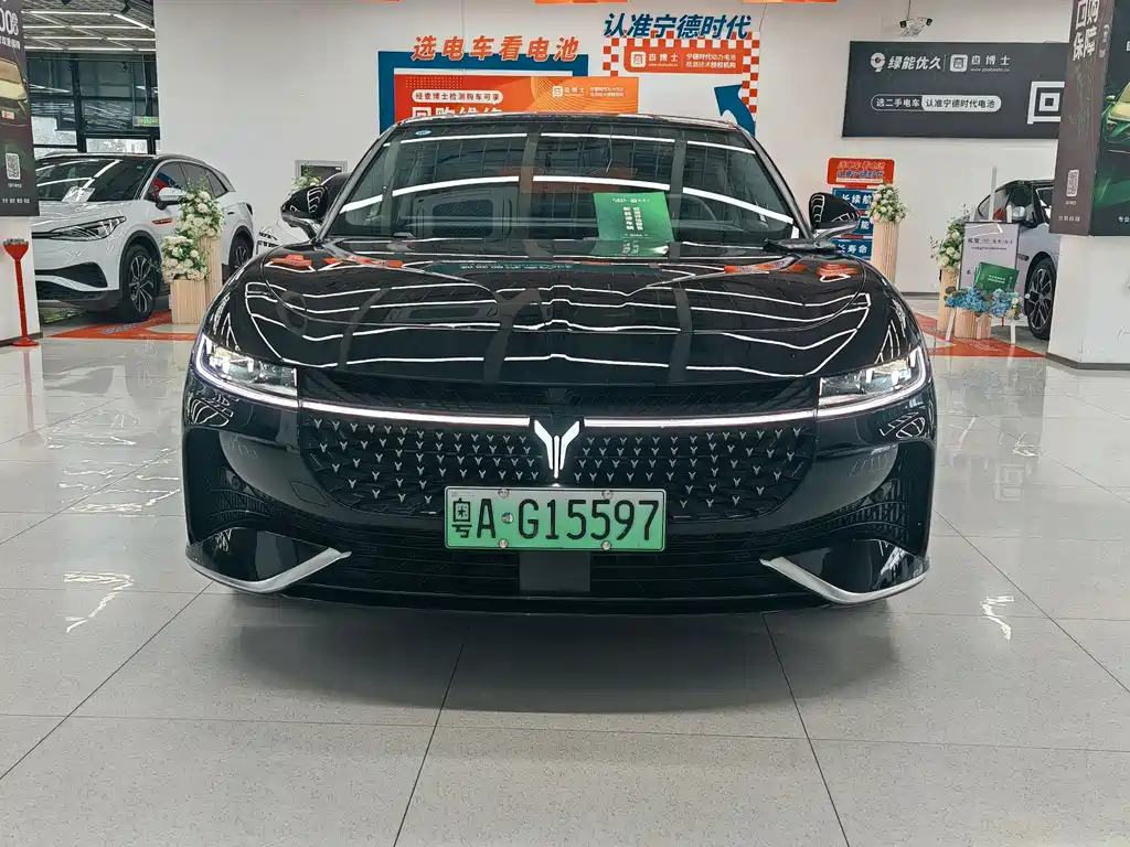 VOYAH LANTU CHASING LIGHT