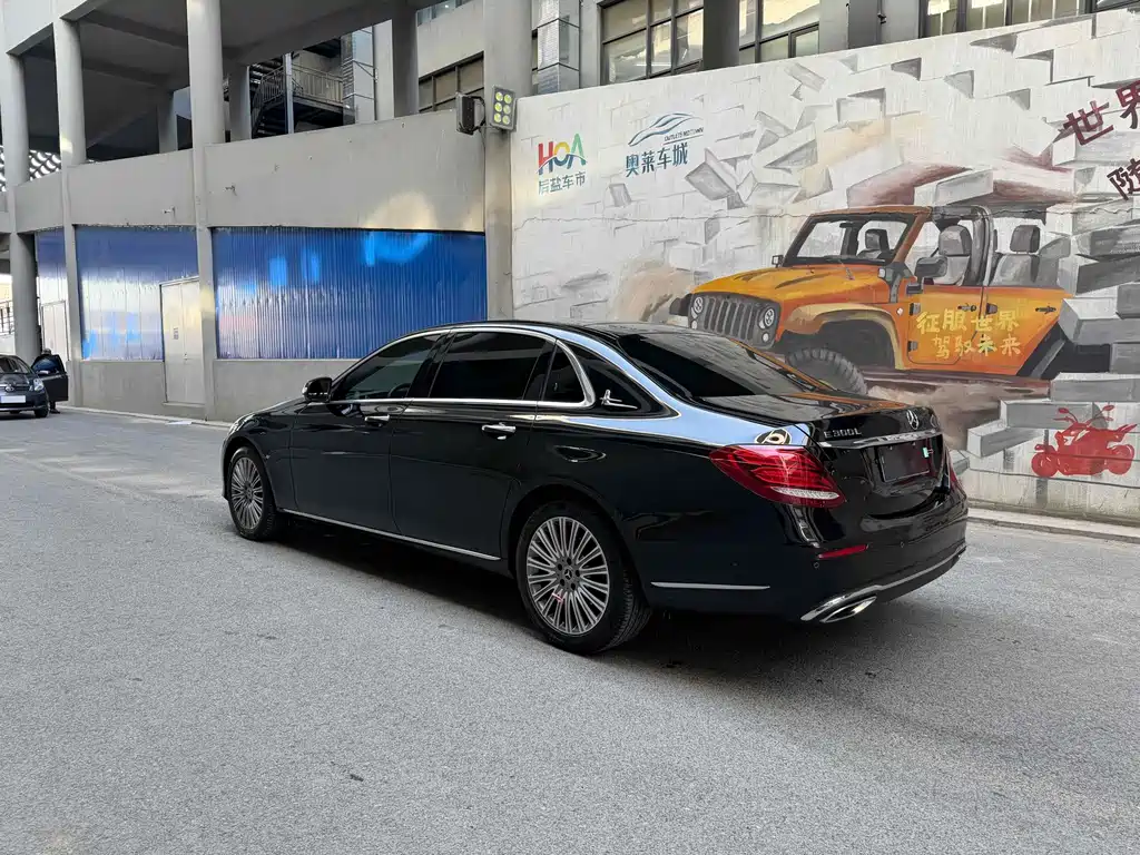 MERCEDES-BENZ E CLASS