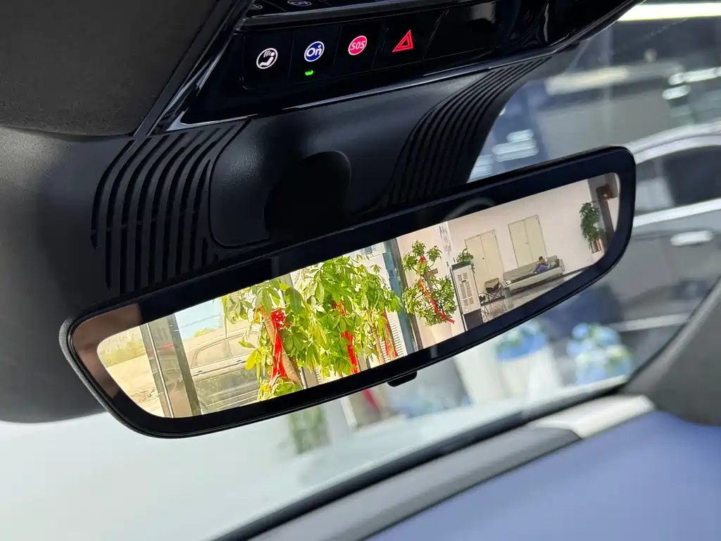 Cadillac VISTIQ — миниатюра 18