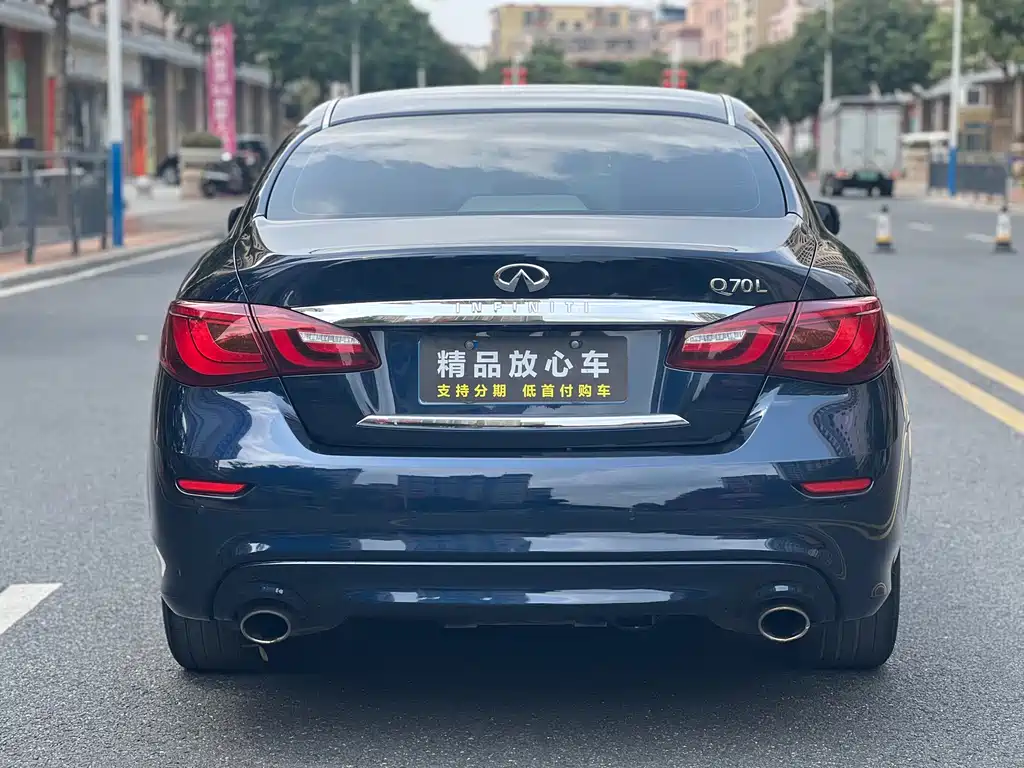 INFINITI Q70