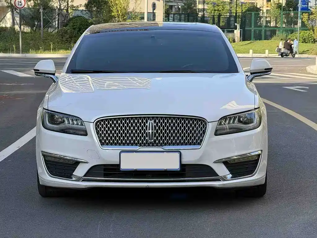 Lincoln MKZ — миниатюра 2