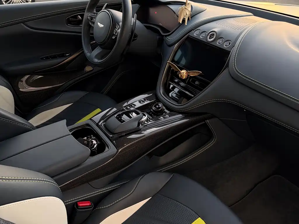 Aston Martin DBX 2023 4.0T V8 707