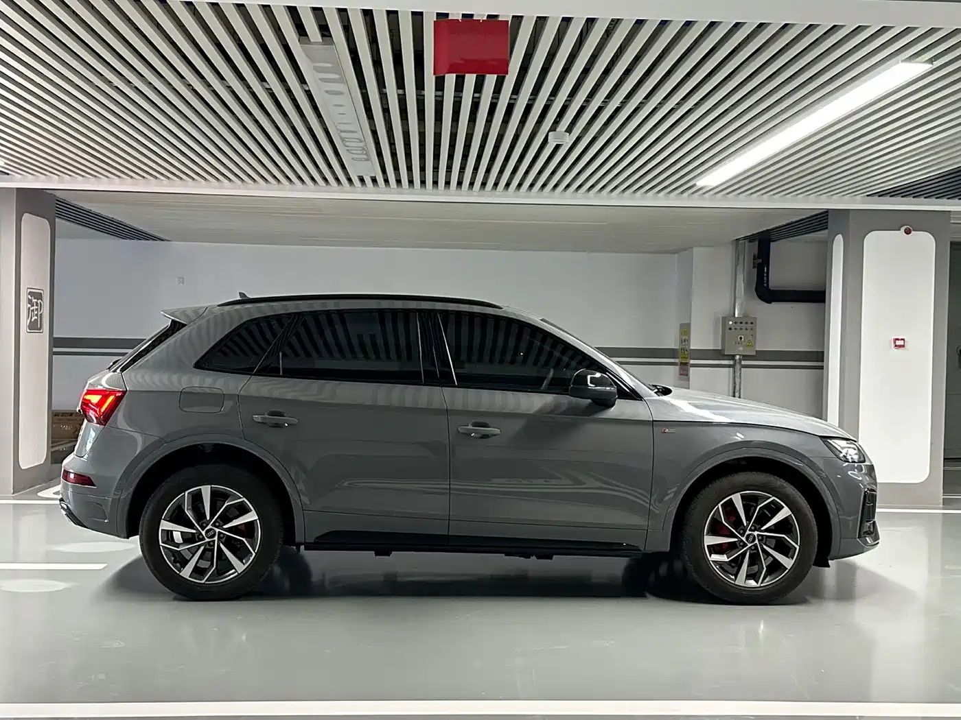 Audi Q5L 2026 Silver/gray из Китая, фото 4