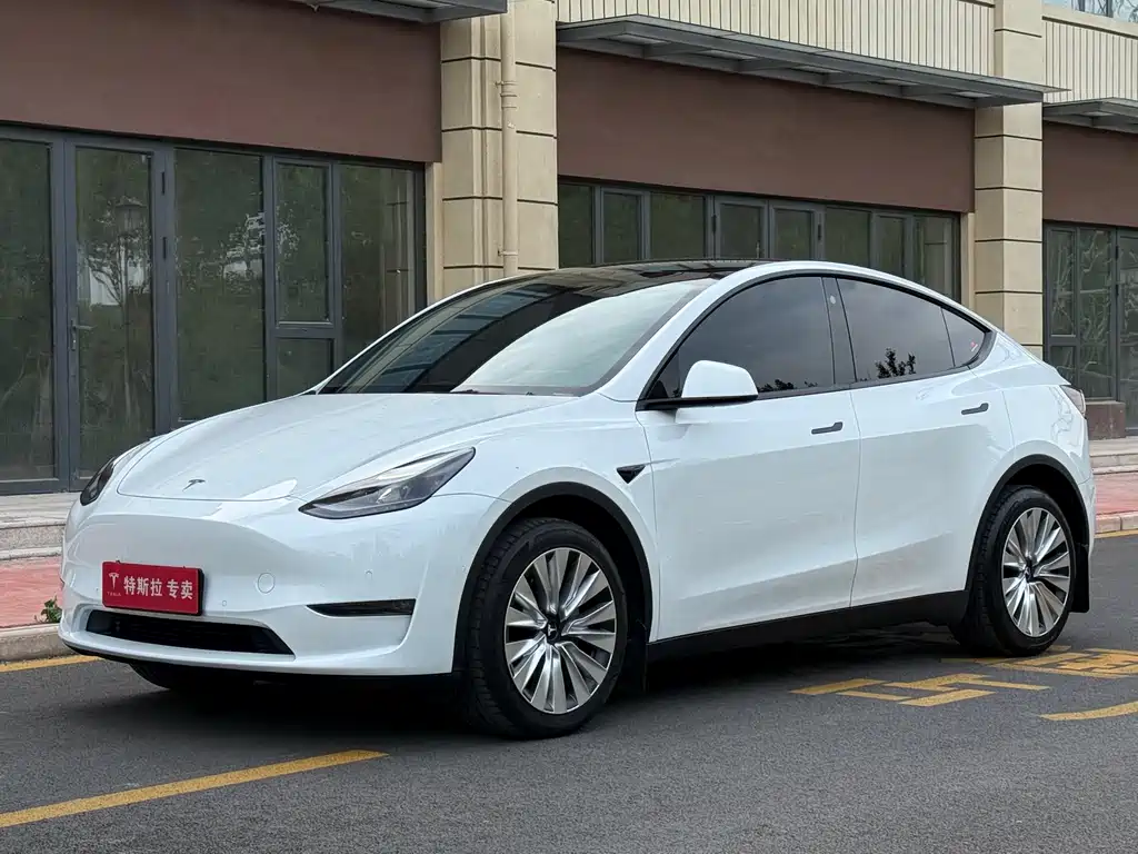 Tesla Model Y 2024