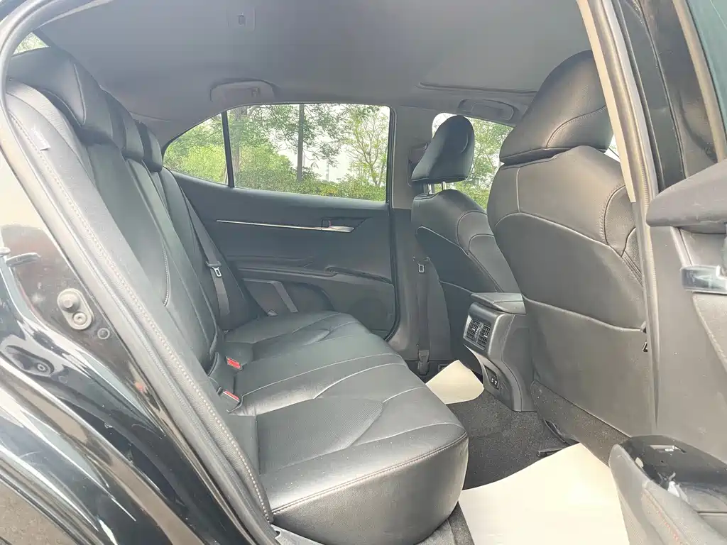 Toyota Camry — миниатюра 12