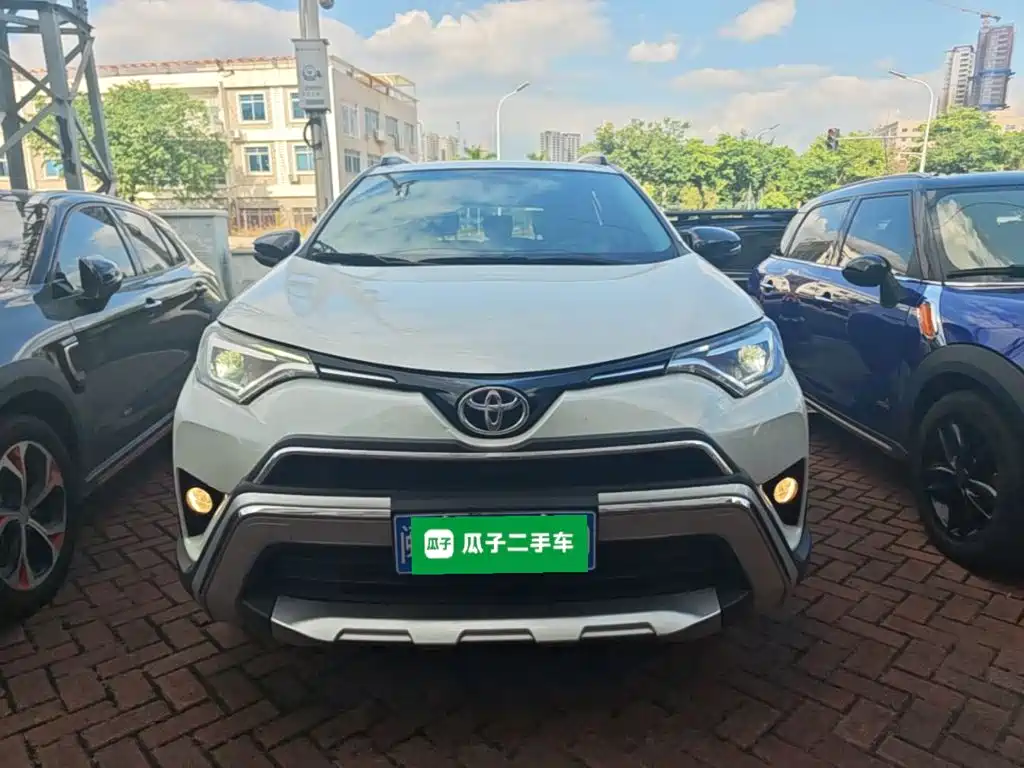 Toyota RAV4 — миниатюра 3