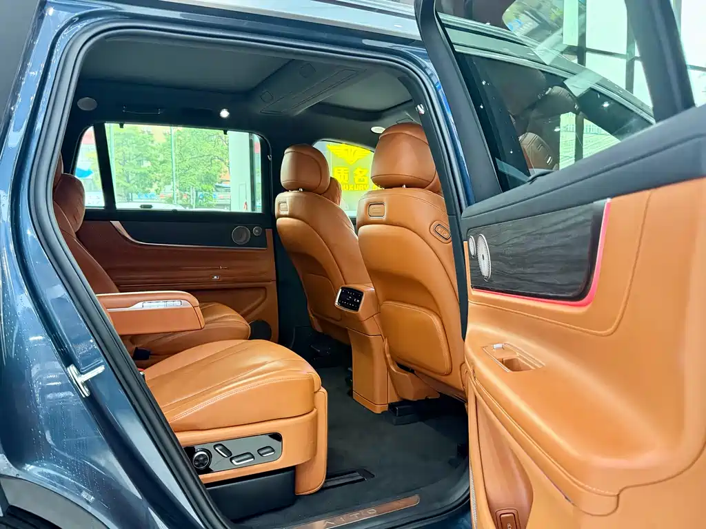 AITO ASK THE WORLD M9