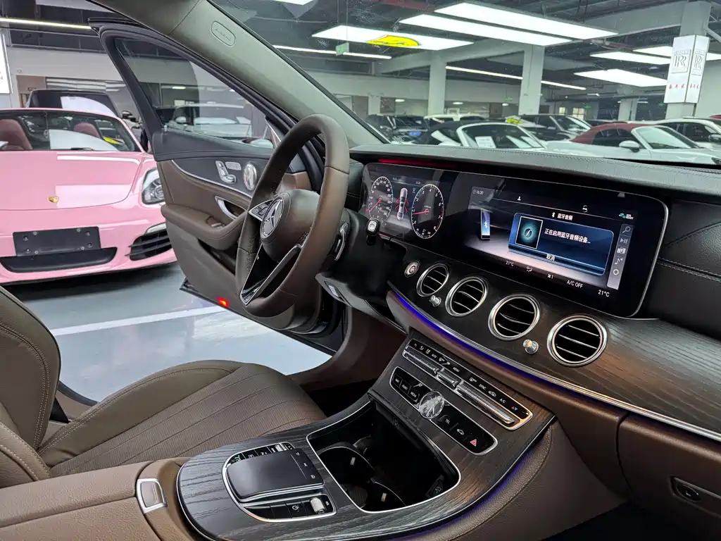 Mercedes-Benz E-Class — миниатюра 11