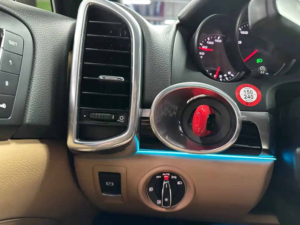 Porsche Cayenne — миниатюра 16