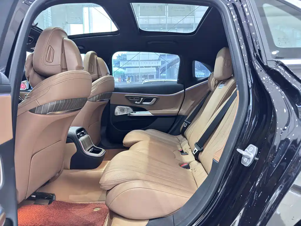 Mercedes-Benz E-Class — миниатюра 6