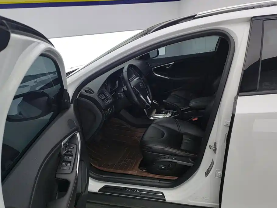 Volvo V40 — миниатюра 9