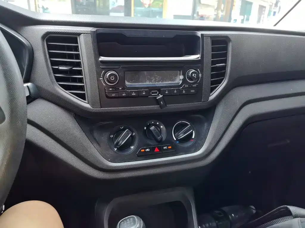 Wuling Hongguang V — миниатюра 13