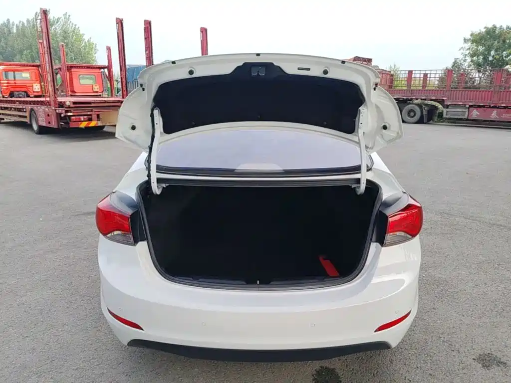 Hyundai Elantra Langdong — миниатюра 19