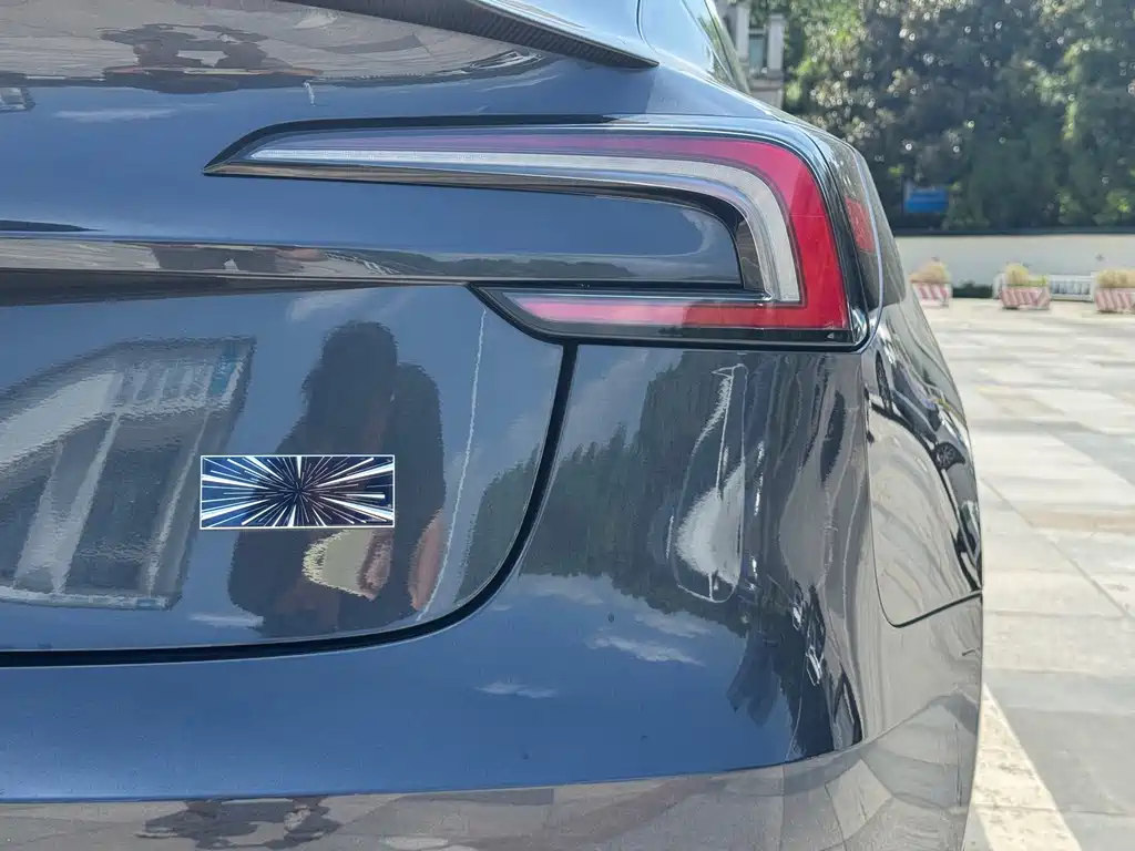 Tesla Model 3 — миниатюра 11