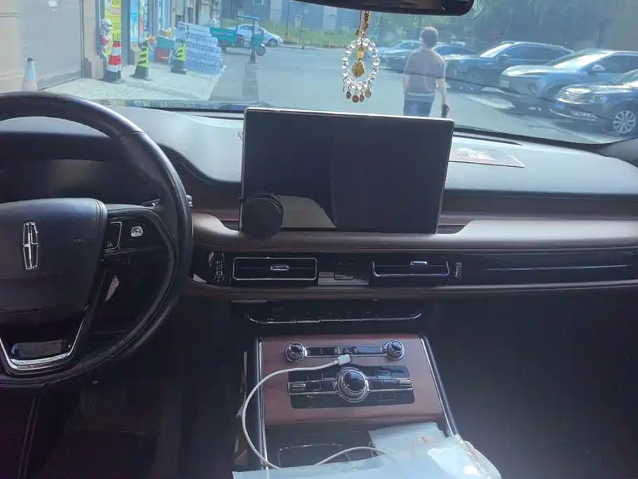 Lincoln Aviator — миниатюра 13