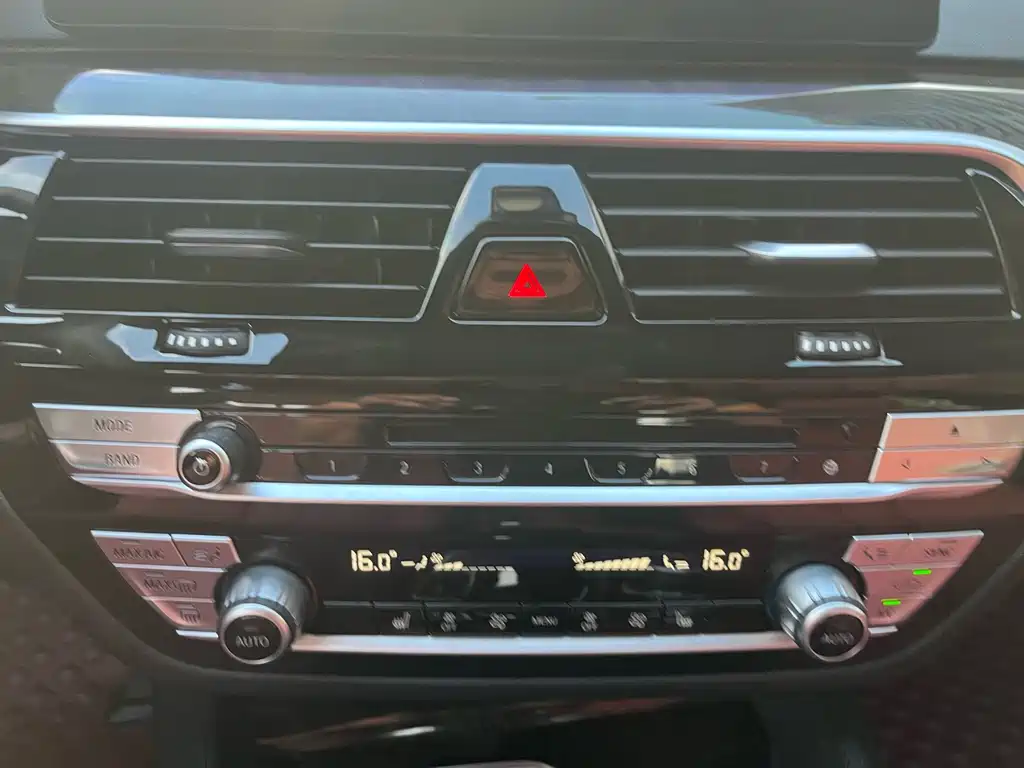 BMW 5 Series — миниатюра 35