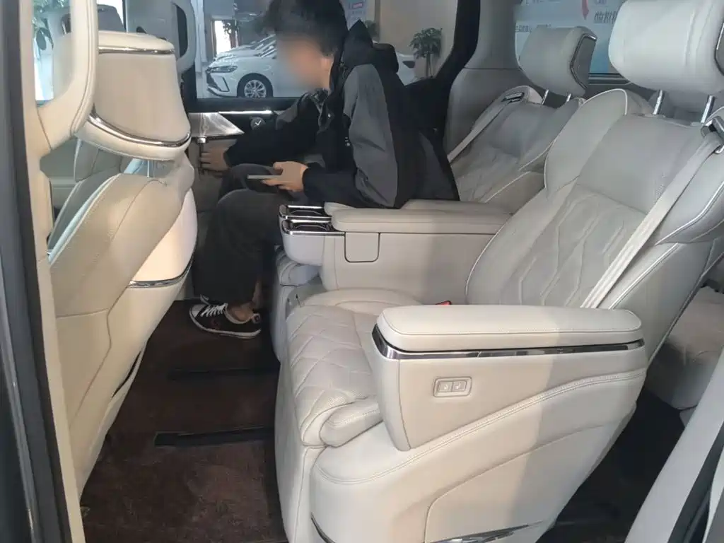 Volvo EM90 — миниатюра 17