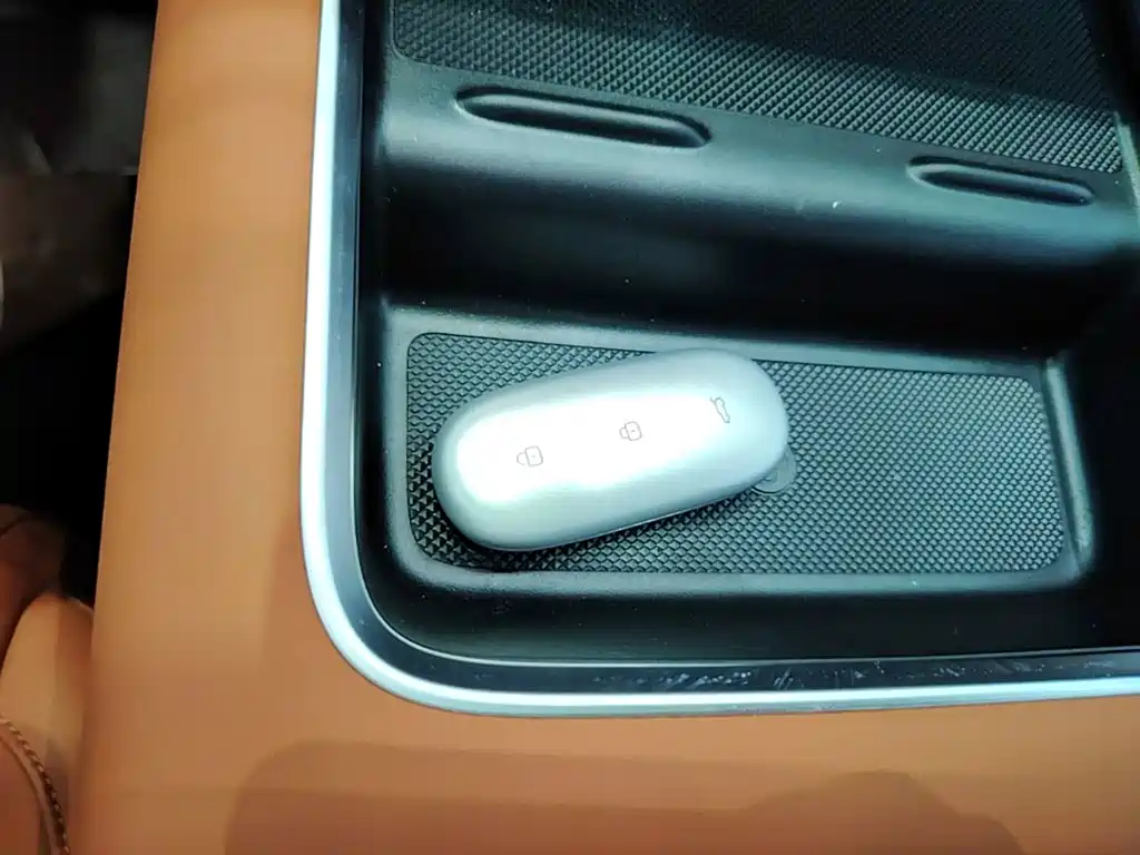 Li Auto Li L8 — миниатюра 9