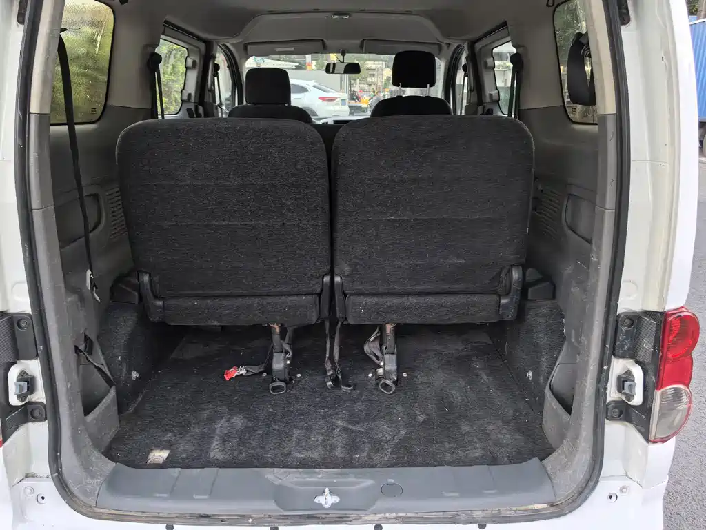 Nissan NV200 — миниатюра 10