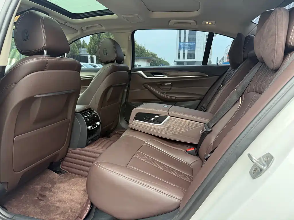 BMW 5 Series — миниатюра 29