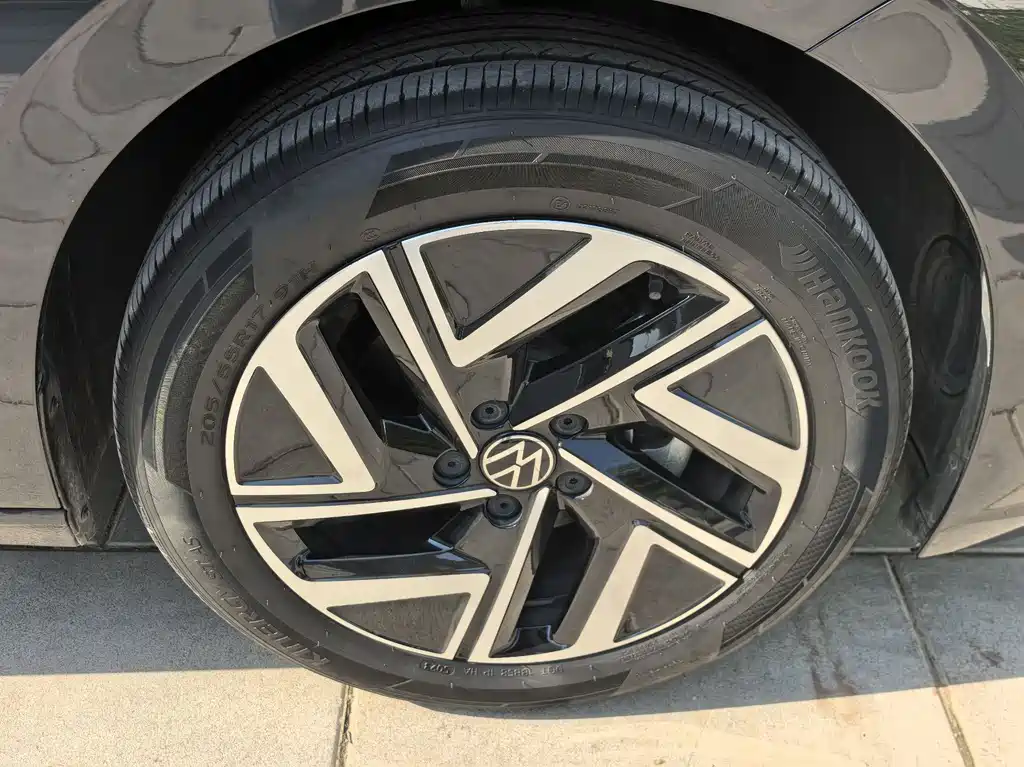 Volkswagen Sagitar 2024 300TSI DSG