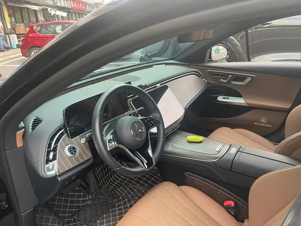 Mercedes-Benz E-Class — миниатюра 3
