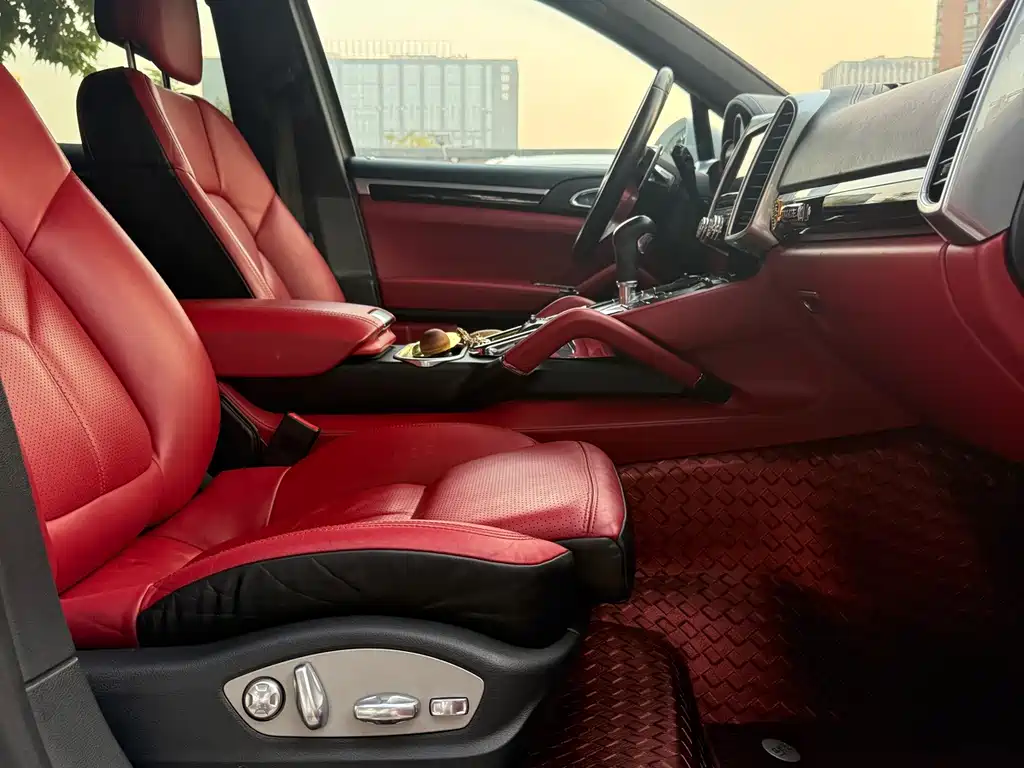 Porsche Cayenne — миниатюра 14