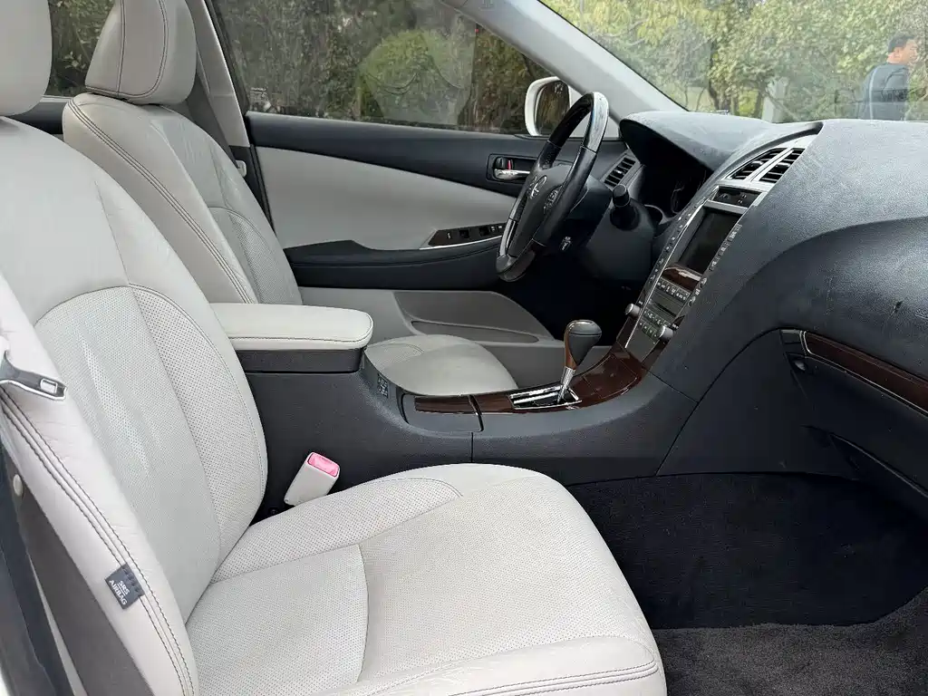 Lexus ES — миниатюра 13