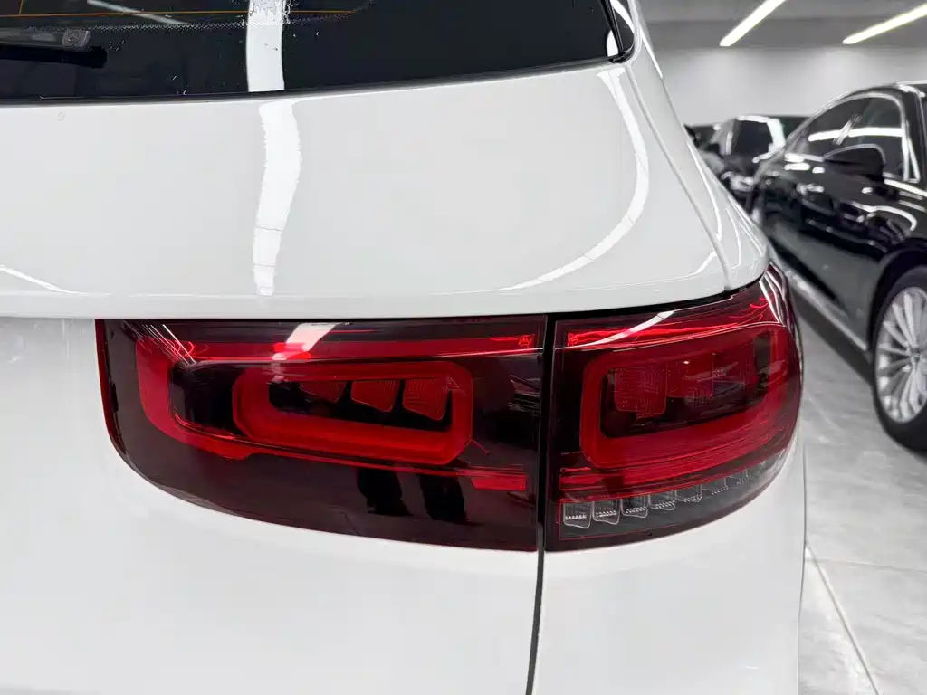 Mercedes-Benz GLB — миниатюра 20