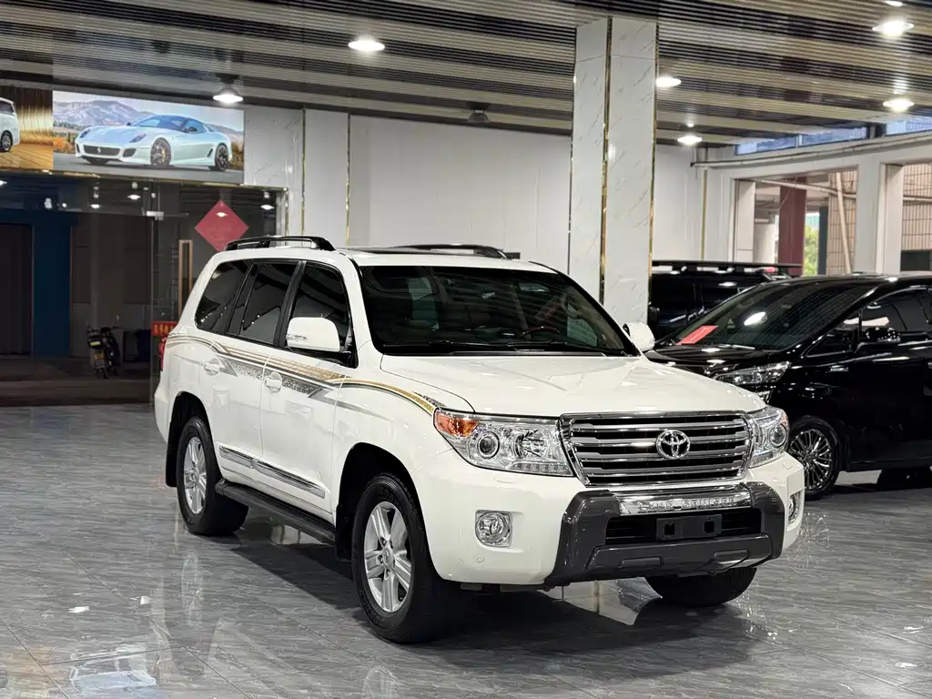 Toyota Land Cruiser 2012 4.6L AT VX-R