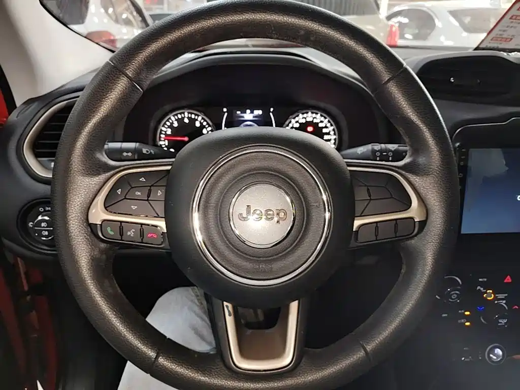 Jeep Renegade — миниатюра 11