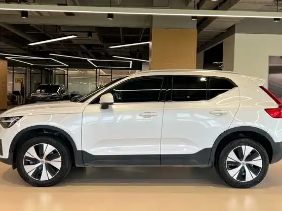 Volvo XC40 — миниатюра 3