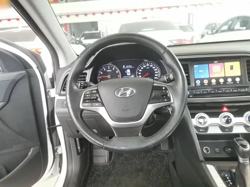 Hyundai Elantra — миниатюра 11
