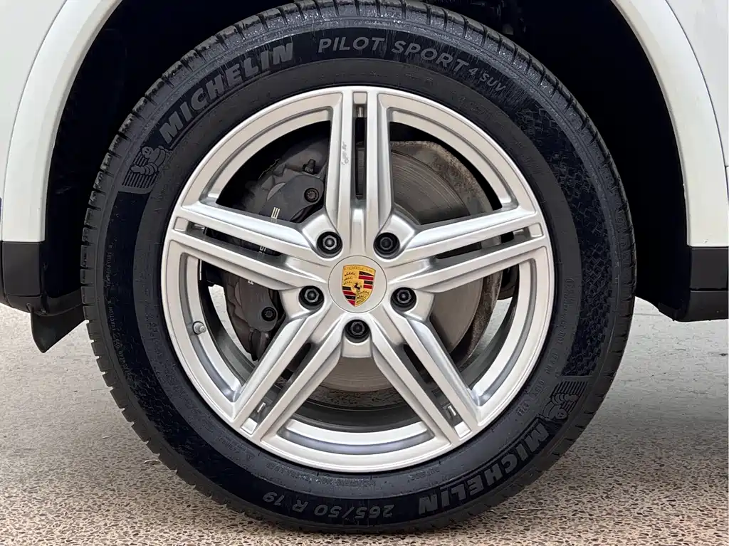 Porsche Cayenne — миниатюра 38